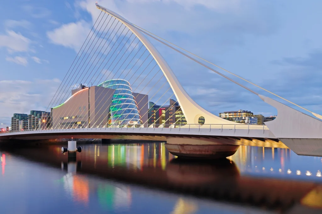 dublin city landmarks image of a bridge and Liffey river