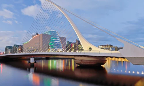 dublin city landmarks image of a bridge and Liffey river
